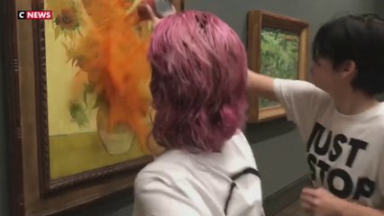 Des militantes écologistes jettent de la soupe sur les «Tournesols» de Vincent Van Gogh