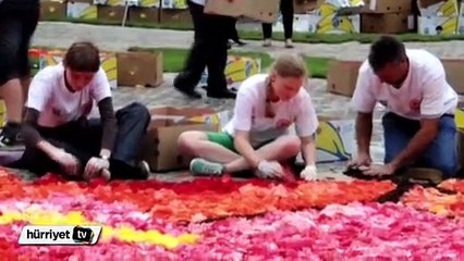 Belçika'da Grand Place çiçeklerle Türk halısına bezendi