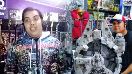 Ini baru ‘hobi kami mahal’… Adam John kumpul barang rare, siap ada gitar sign Mamat Khalid