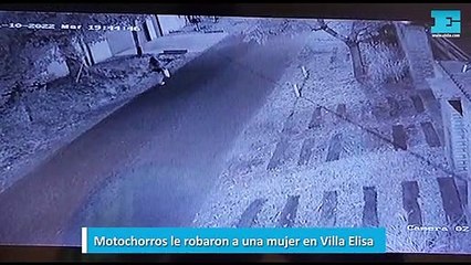 Motochorros le robaron a una mujer en Villa Elisa