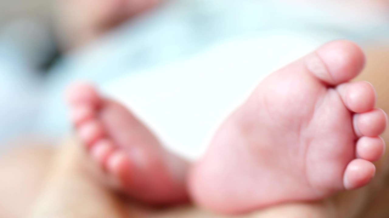 Elle découvre d’énormes cloques sur les pieds de son bébé de six mois et fait une terrible découverte