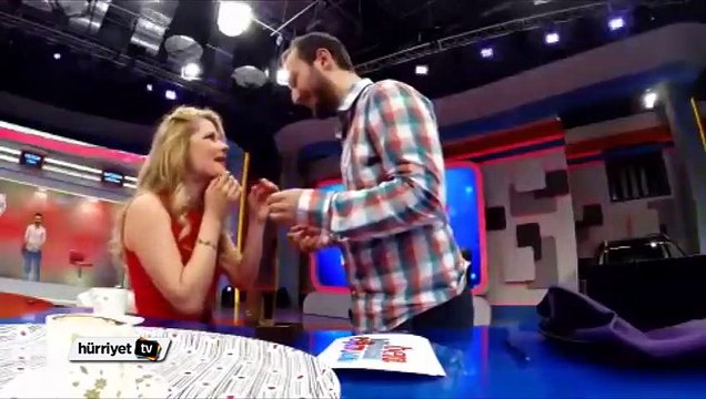 'Ben Bilmem Eşim Bilir'de sürpriz evlenme teklifi
