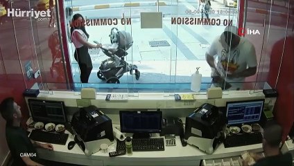 Bebek arabasındaki telefonu kaşla göz arasında çaldı
