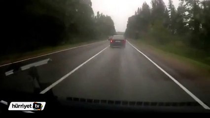 Belarus'da iki otomobil kafa kafaya çarpıştı