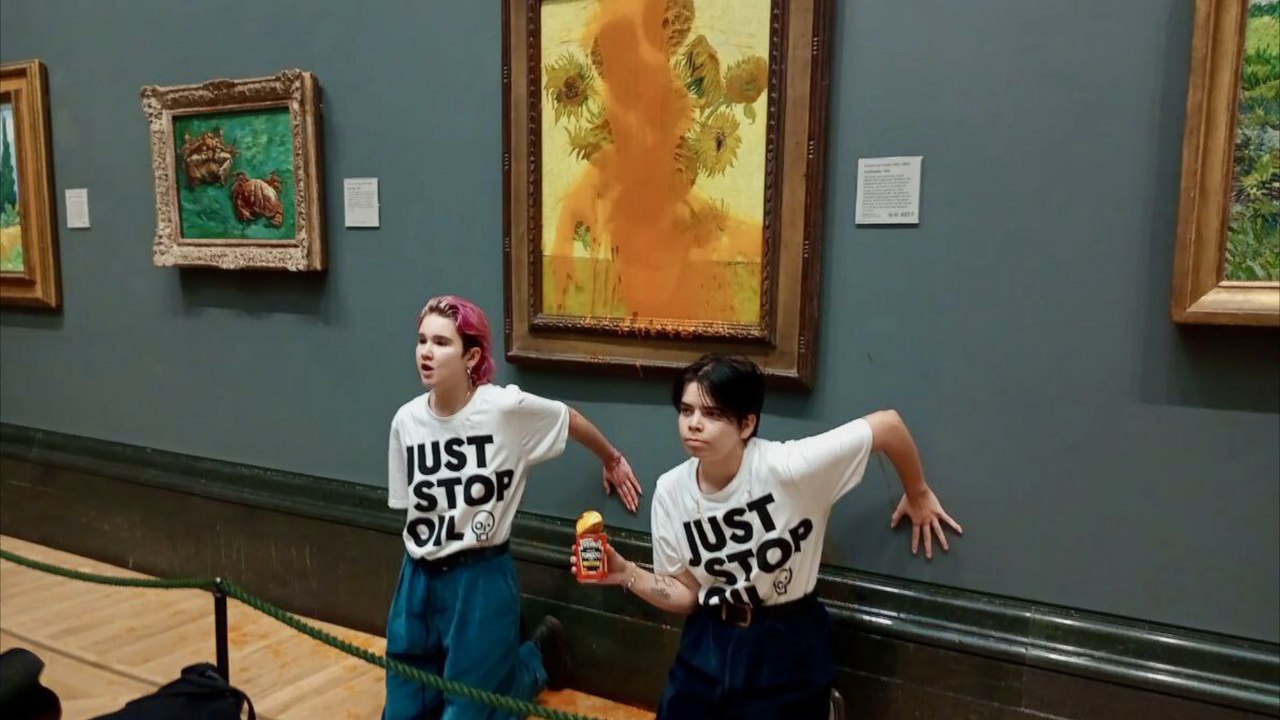Aktivistinnen bewerfen van-Gogh-Bild mit Suppe