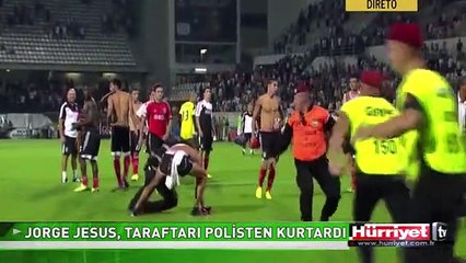 BENFICA TEKNİK DİREKTÖRÜ JORGE JESUS, TARAFTARI POLİSTEN KURTARDI