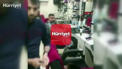 Polis berberi bastı, tıraş yarıda kaldı