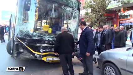 Belediye otobüsünün şoförü kalp krizi geçirdi, ağaca çarparak durabildi