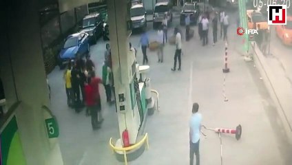 Esenyurt’ta tekmeli tokatlı laf atma kavgası kamerada