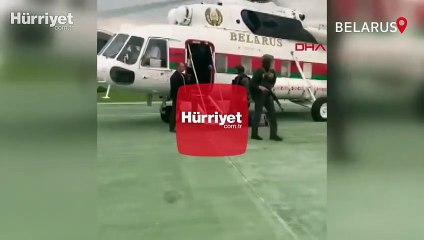 Cumhurbaşkanı Lukaşenko, konutuna elinde tüfekle geldi