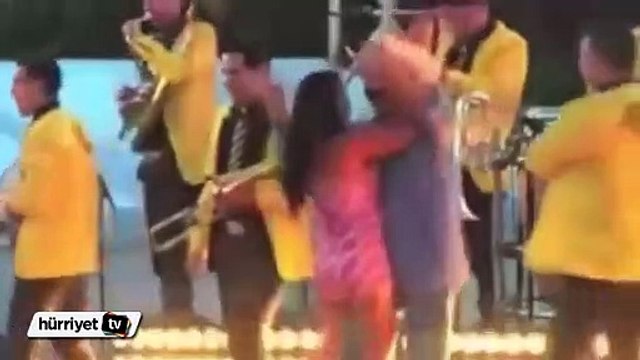 Belediye Başkanı genç kızın eteğini açınca...