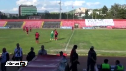 Stada giremeyen cezalı yönetici, maçı vincin üzerinden izledi