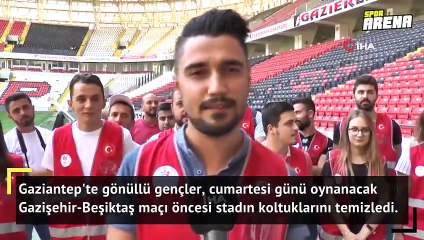 Gaziantep'te gönüllü gençler Kalyon Stadı'nı temizledi