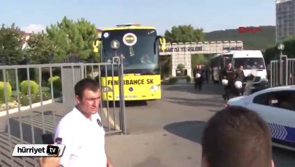 Fenerbahçe, derbiye meşalelerle uğurlandı