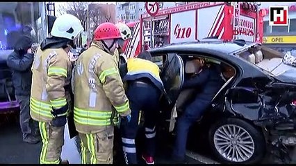 Kaza yapan yakınının kurtarılmasını gözyaşlarıyla izledi