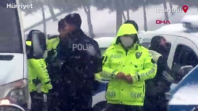 Beşiktaş'ta sivil polis aracı, trafik polisi aracına arkadan çarptı