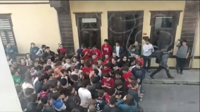 Kabataş Erkek Lisesi öğrencilerinden protesto
