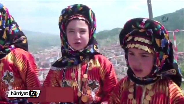 Minik folklorculardan Beyazıt Öztürk’e çağrı