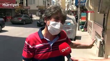 İzmir'de kaldırımda yayanın önüne beton  parçası düştüğü an kamerada