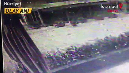 Beyoğlu'nda gasp dehşeti! O anlar saniye saniye kamerada