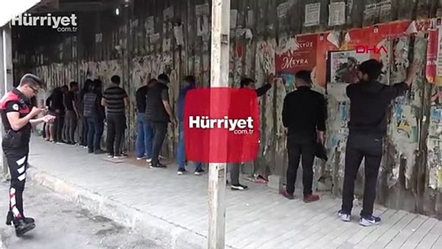 Sokağa çıkma yasağını ihlal eden 13 kişilik arkadaş grubu polise yakalandı