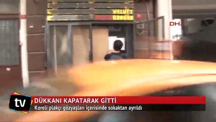 Koreli plakçı dükkanı kapatıp gitti