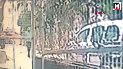 Beyoğlu'ndaki yangının şüphelisi kaçarken güvenlik kameralarına yansıdı