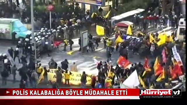 MİLLİ EĞİTİM BAKANLIĞI'NA YÜRÜYEN KALABALIĞA POLİS MÜDAHALE ETTİ