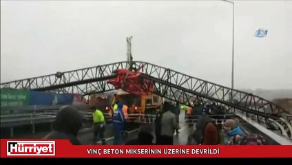 Vinç, beton mikserinin üzerine devrildi: E-5’te trafik durdu