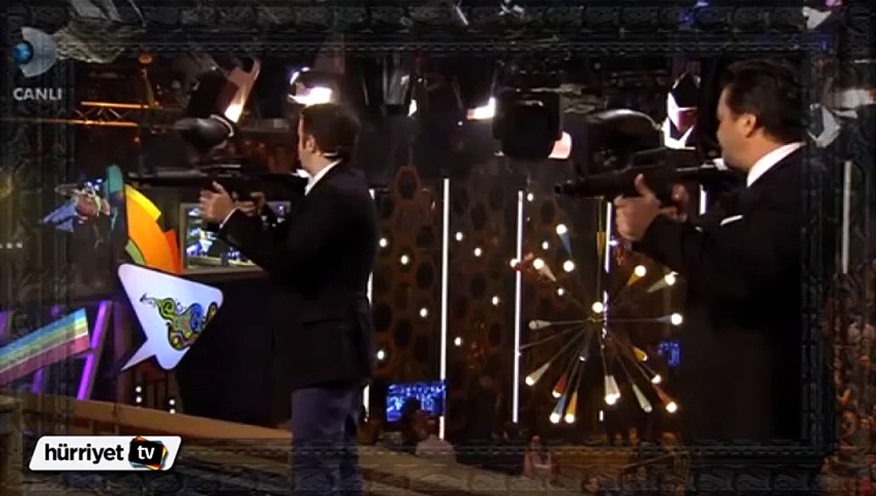 Beyaz ile İlker Ayrık paintball kapışması