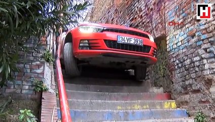 Otomobille merdivenlerden inmeye çalışınca