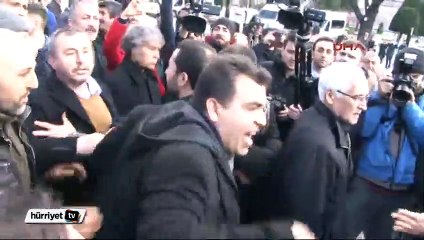 Sultanahmet'te eli bıçaklı 1 kişi gözaltına alındı