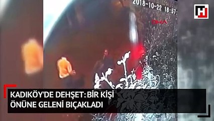 Kadıköy'de dehşet: Bir kişi önüne geleni bıçakladı