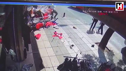 Suriyelilerin kılıç, pala, bıçaklı kavgası kamerada