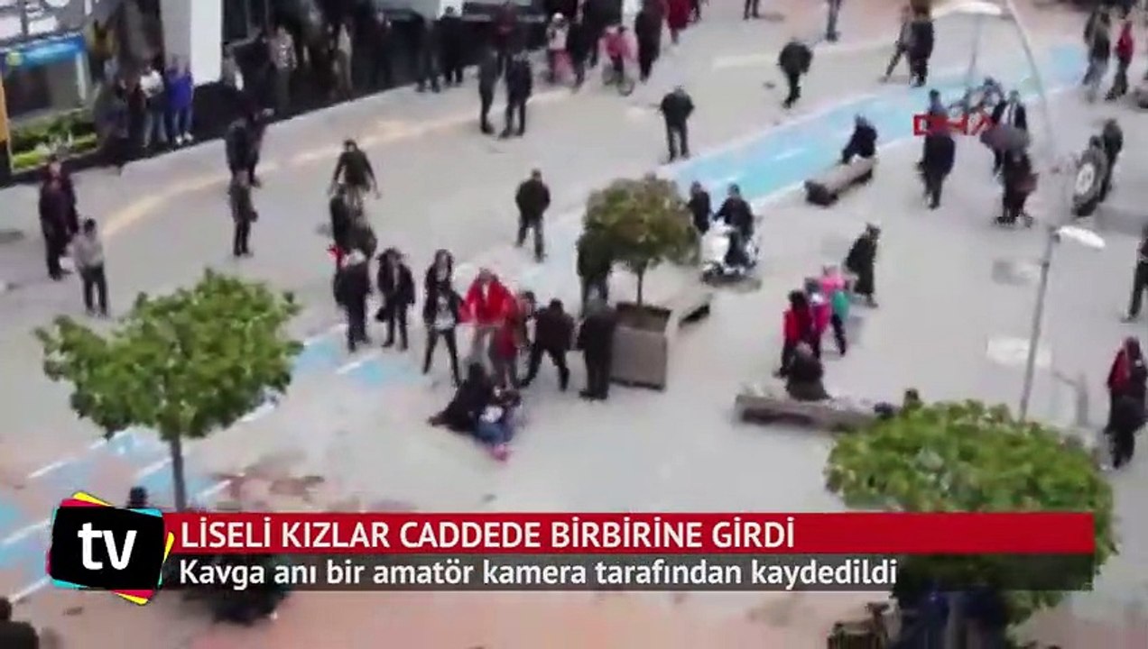 Bolu’da liseli kızlar cadde ortasında birbirine girdi