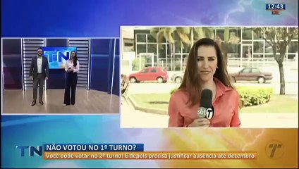 Estudantes têm dia de limpeza na praia durante aula