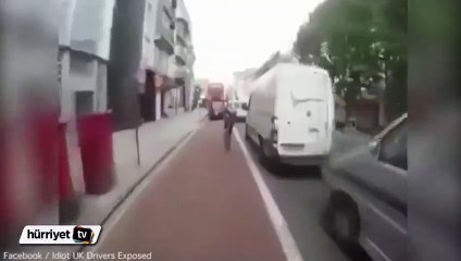 Bisiklet sürücüsü otobüsle kamyonet arasına kaldı