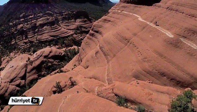 Yerçekimine adeta meydan okudu