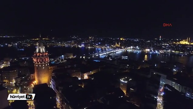 Turuncuya bürünen Galata Kulesi ve Kız Kulesi büyüledi