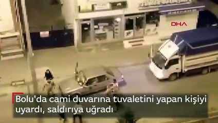 Cami duvarına tuvaletini yapan kişiyi uyardı, saldırıya uğradı
