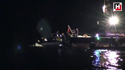 Bodrum'da düzensiz göçmenleri taşıyan lastik bot battI