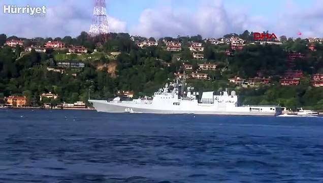 Rus savaş gemisi İstanbul Boğazı’ndan geçti