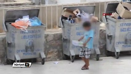 Kayıt için gelen öğrenciler kitap kolisi taşıdı