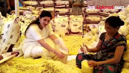 किराणा भरताना नवनीत राणा, प्रकरण काय?