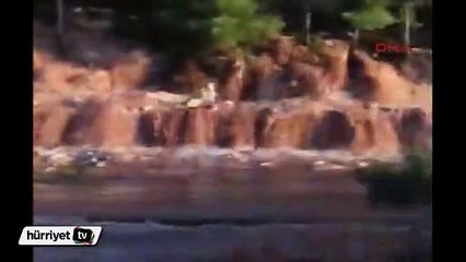 Bodrum'da su borusu patladı