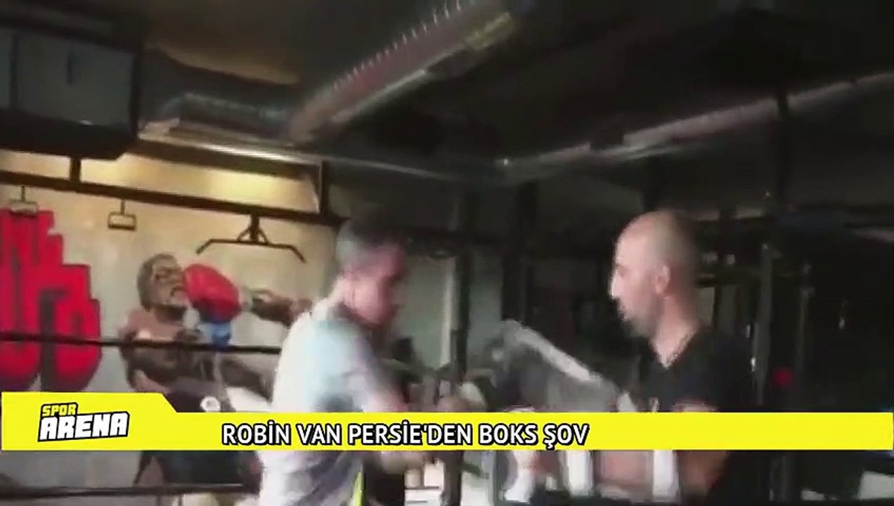 Robin van Persie'den boks şov!