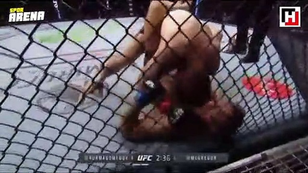 Khabib Nurmagomedov, UFC hafif sıklet unvan maçında Conor McGregor'ı 4. raunt sonunda yendi