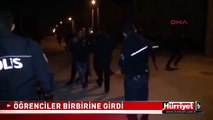 KARŞIT GÖRÜŞLÜ ÖĞRENCİLER BİRBİRİNE GİRDİ