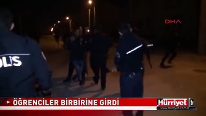 KARŞIT GÖRÜŞLÜ ÖĞRENCİLER BİRBİRİNE GİRDİ
