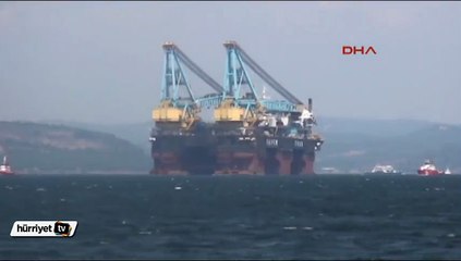 Saipem 7000 adlı  dev gemi Çanakkale Boğazı'ndan geçti